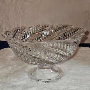 TOWLE Vintage Crystal Bowl Floral Leaf Pattern
